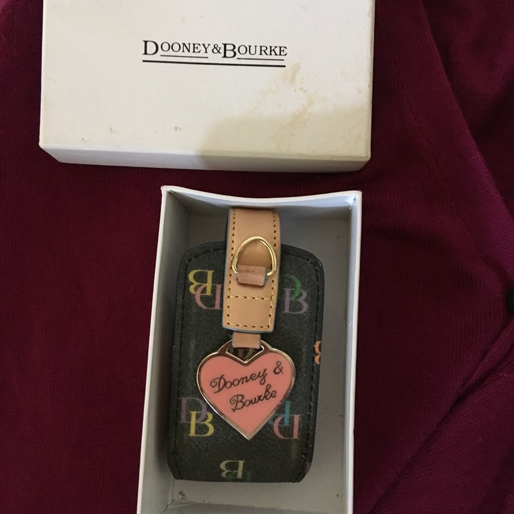 New Dooney and Bourke black phone holder heart airpods earbuds